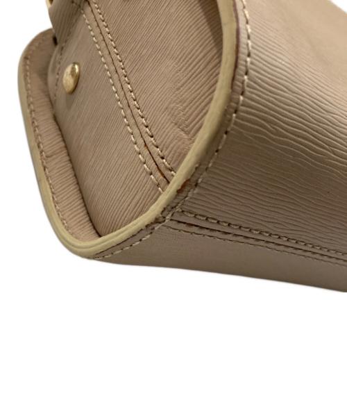 A.P.C.（アーペーセー）A.P.C. (アーペーセー) ハーフムーンショルダーバッグ ベージュの古着・服飾アイテム