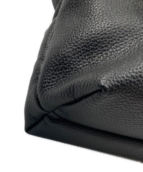 ear PAPILLONNER（イアパピヨネ）ear PAPILLONNER (イアパピヨネ) 樹脂チャームフラップショルダーバッグ ブラックの古着・服飾アイテム