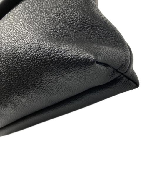 ear PAPILLONNER（イアパピヨネ）ear PAPILLONNER (イアパピヨネ) 樹脂チャームフラップショルダーバッグ ブラックの古着・服飾アイテム