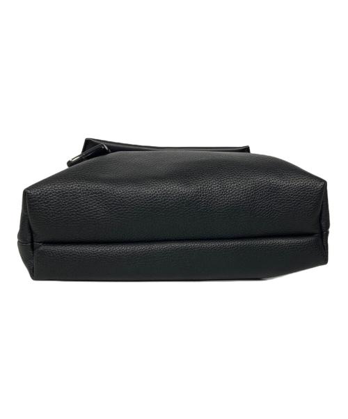 ear PAPILLONNER（イアパピヨネ）ear PAPILLONNER (イアパピヨネ) 樹脂チャームフラップショルダーバッグ ブラックの古着・服飾アイテム