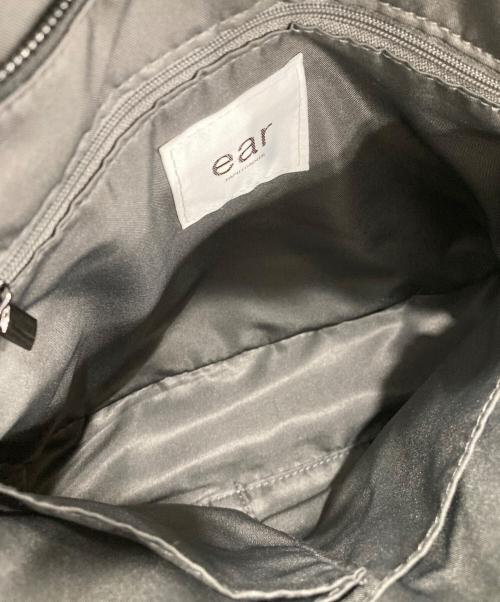 ear PAPILLONNER（イアパピヨネ）ear PAPILLONNER (イアパピヨネ) 樹脂チャームフラップショルダーバッグ ブラックの古着・服飾アイテム