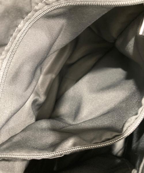 ear PAPILLONNER（イアパピヨネ）ear PAPILLONNER (イアパピヨネ) 樹脂チャームフラップショルダーバッグ ブラックの古着・服飾アイテム