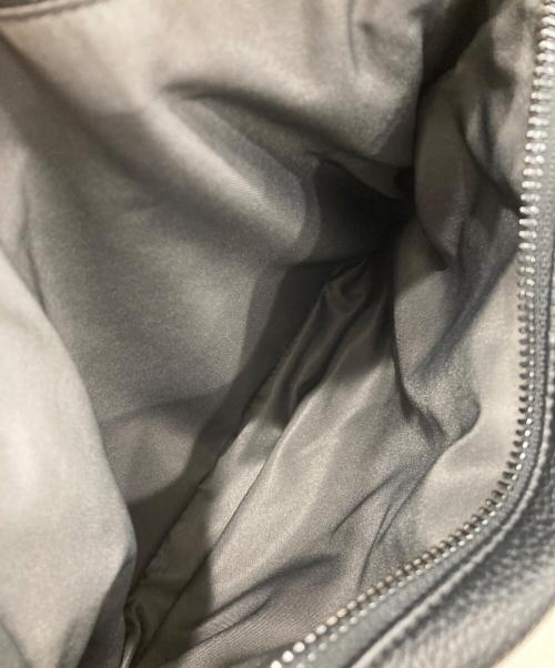 ear PAPILLONNER（イアパピヨネ）ear PAPILLONNER (イアパピヨネ) 樹脂チャームフラップショルダーバッグ ブラックの古着・服飾アイテム