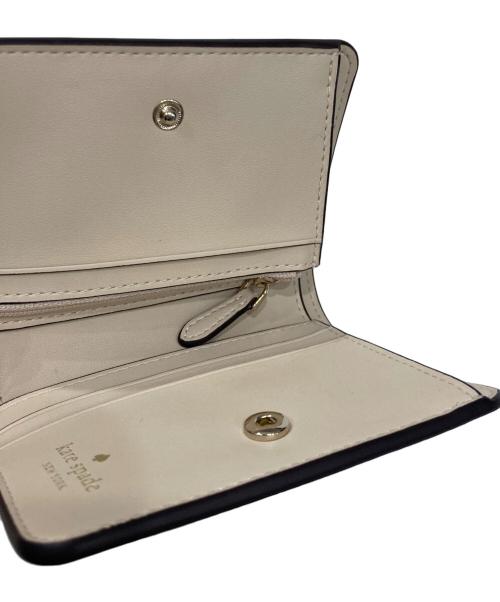 Kate Spade（ケイトスペード）Kate Spade (ケイトスペード) スペード フラワー スモール バイフォールド ウォレット ベージュの古着・服飾アイテム