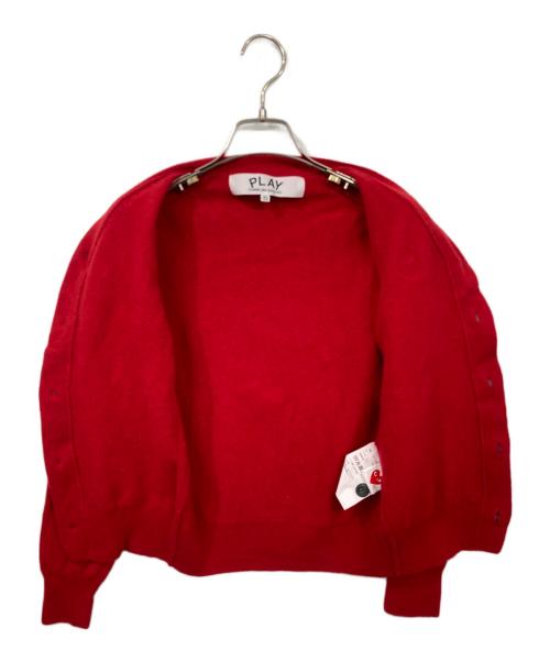 PLAY COMME des GARCONS（プレイコムデギャルソン）PLAY COMME des GARCONS (プレイコムデギャルソン) ラインストーンハートロゴカーディガン レッド サイズ:XSの古着・服飾アイテム