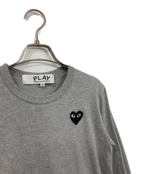 PLAY COMME des GARCONS（プレイコムデギャルソン）PLAY COMME des GARCONS (プレイコムデギャルソン) ブラックハートカットソー グレー サイズ:XSの古着・服飾アイテム