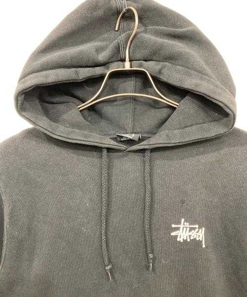 stussy（ステューシー）stussy (ステューシー) ロゴプリントフーディー ブラック サイズ:Mの古着・服飾アイテム
