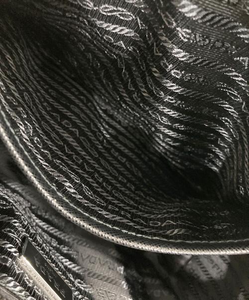 PRADA（プラダ）PRADA (プラダ) トライアングルロゴキルティングチェーンショルダーバッグの古着・服飾アイテム