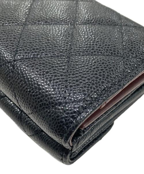 CHANEL（シャネル）CHANEL (シャネル) キャビアスキンフラップ3つ折り財布 ブラックの古着・服飾アイテム