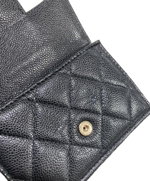 CHANEL（シャネル）CHANEL (シャネル) キャビアスキンフラップ3つ折り財布 ブラックの古着・服飾アイテム