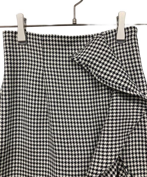 rienda（リエンダ）rienda (リエンダ) 千鳥フリルスリットスコートショートパンツ ホワイト×ブラック サイズ:S 未使用品の古着・服飾アイテム