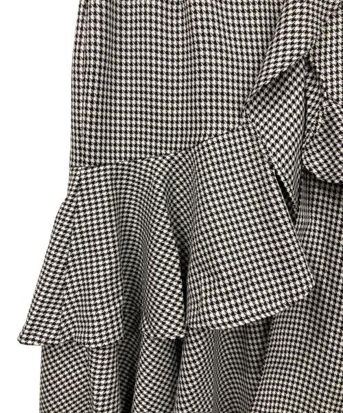 rienda（リエンダ）rienda (リエンダ) 千鳥フリルスリットスコートショートパンツ ホワイト×ブラック サイズ:S 未使用品の古着・服飾アイテム