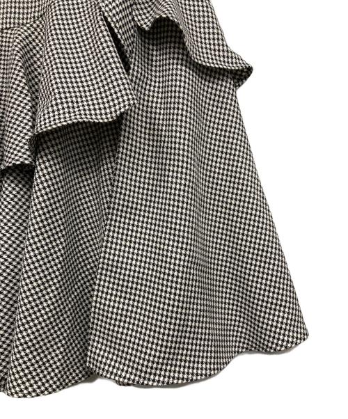 rienda（リエンダ）rienda (リエンダ) 千鳥フリルスリットスコートショートパンツ ホワイト×ブラック サイズ:S 未使用品の古着・服飾アイテム