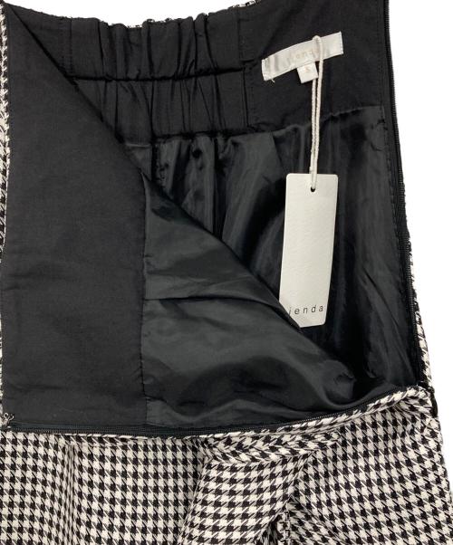 rienda（リエンダ）rienda (リエンダ) 千鳥フリルスリットスコートショートパンツ ホワイト×ブラック サイズ:S 未使用品の古着・服飾アイテム