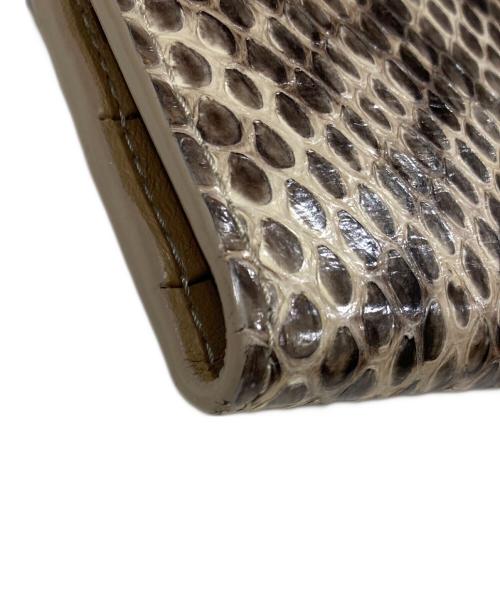 JIMMY CHOO（ジミーチュウ）JIMMY CHOO (ジミーチュウ) パイソン型押しクラッチバッグ ブラウンの古着・服飾アイテム