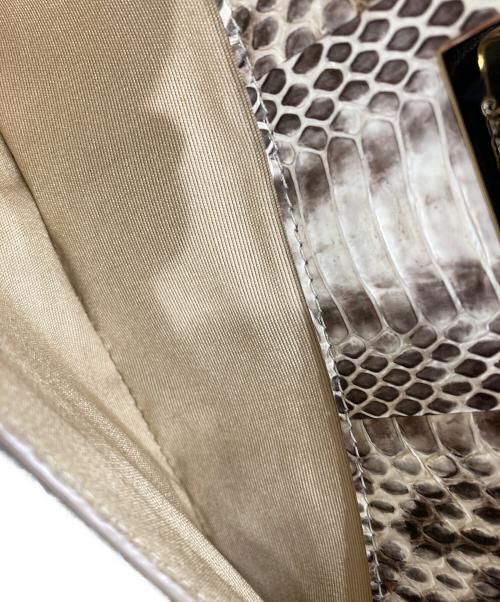 JIMMY CHOO（ジミーチュウ）JIMMY CHOO (ジミーチュウ) パイソン型押しクラッチバッグ ブラウンの古着・服飾アイテム