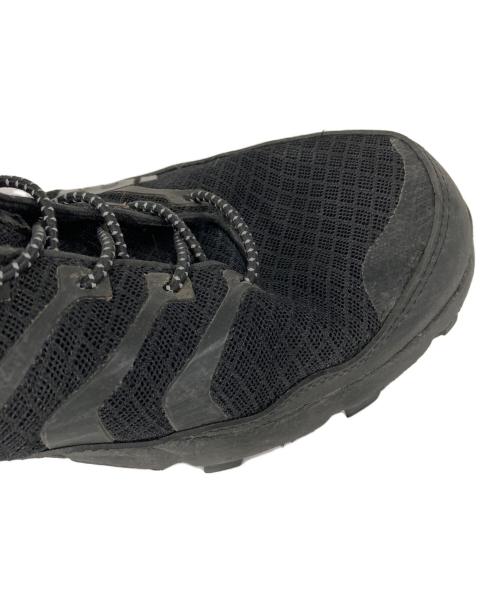 inov-8（イノヴェイト）inov-8 (イノヴェイト) ローカットスニーカー ブラック サイズ:28.0の古着・服飾アイテム