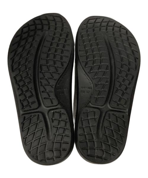 OOFOS（ウーフォス）OOFOS (ウーフォス) OOriginal リカバリーサンダル ブラック サイズ:EU37 未使用品の古着・服飾アイテム