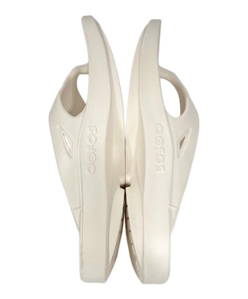 OOFOS（ウーフォス）OOFOS (ウーフォス) リカバリーサンダル ホワイト サイズ:Ｗ7の古着・服飾アイテム