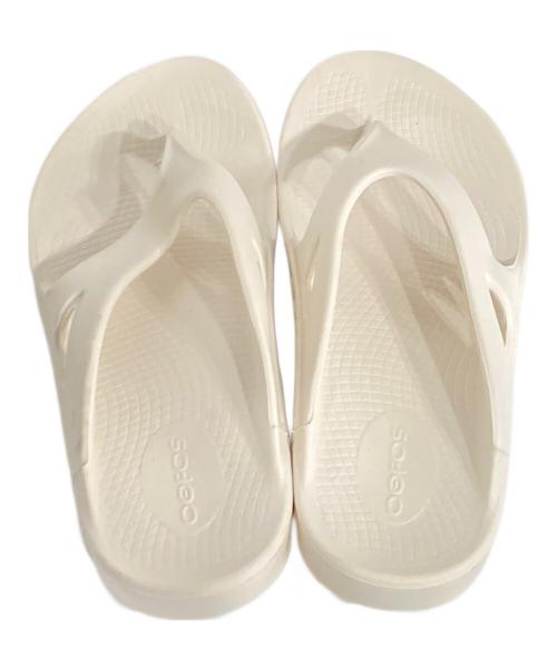 OOFOS（ウーフォス）OOFOS (ウーフォス) リカバリーサンダル ホワイト サイズ:Ｗ7の古着・服飾アイテム