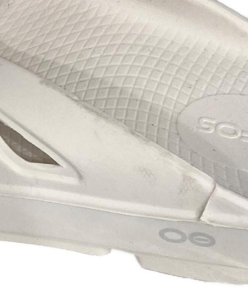 OOFOS（ウーフォス）OOFOS (ウーフォス) リカバリーサンダル ホワイト サイズ:Ｗ7の古着・服飾アイテム