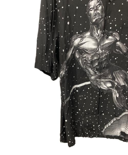 SUPREME（シュプリーム）SUPREME (シュプリーム) MARVEL (マーベル) Silver Surfer S/S Shirt/シルバーサーファー半袖シャツ ブラック サイズ:XLの古着・服飾アイテム