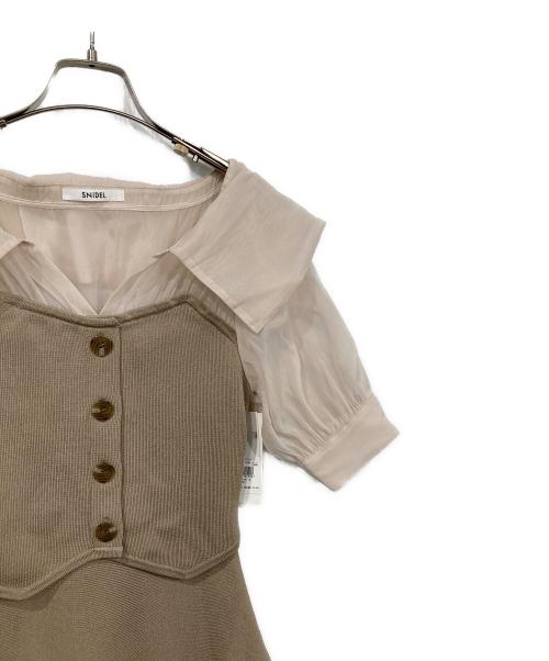 Snidel（スナイデル）Snidel (スナイデル) ニットドッキングフレアワンピ ベージュ サイズ:F 未使用品の古着・服飾アイテム