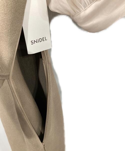 Snidel（スナイデル）Snidel (スナイデル) ニットドッキングフレアワンピ ベージュ サイズ:F 未使用品の古着・服飾アイテム
