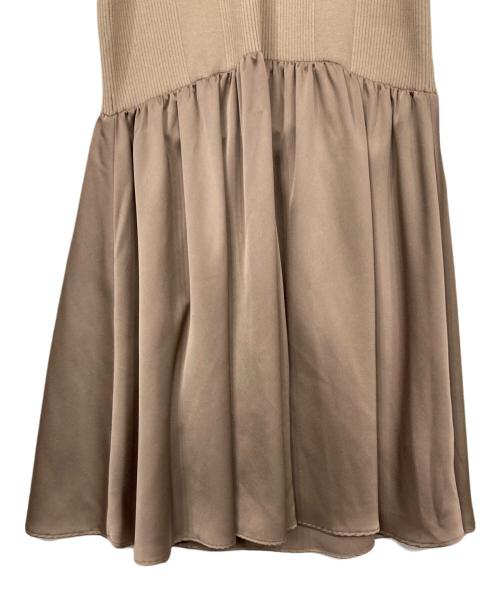 FRAY ID（フレイ アイディー）FRAY ID (フレイ アイディー) サテンフレアポロワンピース ベージュ サイズ:Ｆの古着・服飾アイテム