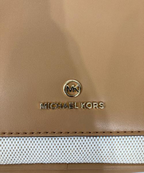 MICHAEL KORS（マイケル・コース）MICHAEL KORS (マイケル・コース) ラージイーストウエストポケットクロスボディ ベージュの古着・服飾アイテム