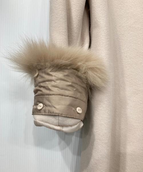 JUSGLITTY（ジャスグリッティー）JUSGLITTY (ジャスグリッティー) ファー付き ミドル丈 ノーカラーコート ベージュ サイズ:1の古着・服飾アイテム