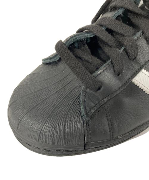 adidas（アディダス）adidas (アディダス) SUPERSTAR82 ブラック サイズ:29.0の古着・服飾アイテム