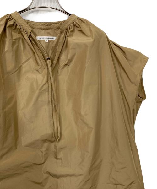 23区（ニジュウサンク）23区 (ニジュウサンク) ブライトメモリー ワンピース ベージュ サイズ:38の古着・服飾アイテム