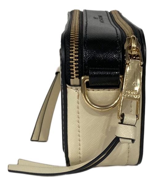 MARC JACOBS（マークジェイコブス）MARC JACOBS (マークジェイコブス) SNAPSHOT CROSSBODY BAG ベージュ×ブラックの古着・服飾アイテム