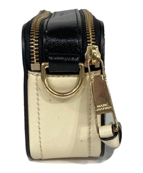 MARC JACOBS（マークジェイコブス）MARC JACOBS (マークジェイコブス) SNAPSHOT CROSSBODY BAG ベージュ×ブラックの古着・服飾アイテム