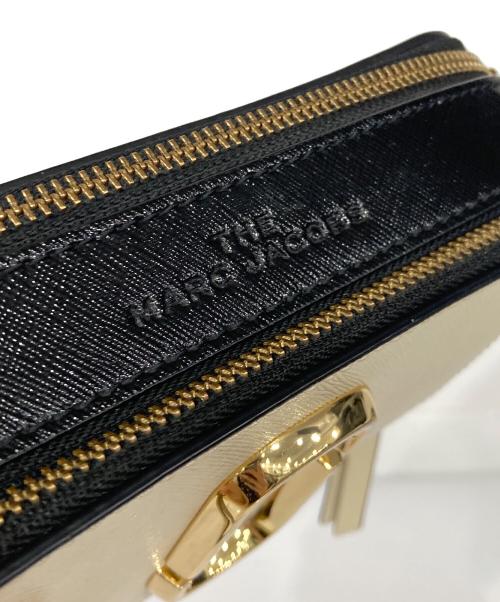 MARC JACOBS（マークジェイコブス）MARC JACOBS (マークジェイコブス) SNAPSHOT CROSSBODY BAG ベージュ×ブラックの古着・服飾アイテム