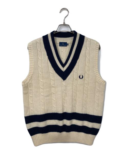 FRED PERRY（フレッドペリー）FRED PERRY (フレッドペリー) ニットベスト ベージュ×ネイビー サイズ:Mの古着・服飾アイテム