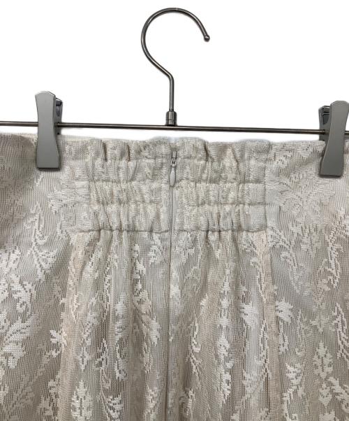 JILL BY JILLSTUART（ジル バイ ジルスチュアート）JILL BY JILLSTUART (ジル バイ ジルスチュアート) シャイニーダマスクレース スカート アイボリー サイズ:Mの古着・服飾アイテム