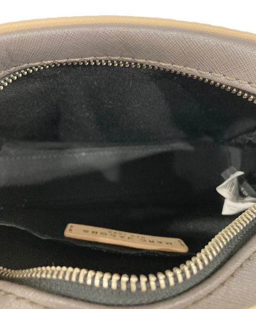 MARC JACOBS（マークジェイコブス）MARC JACOBS (マークジェイコブス) Playback Leather Crossbody Ba ベージュの古着・服飾アイテム