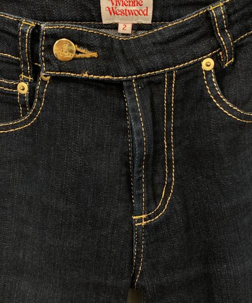 Vivienne Westwood（ヴィヴィアンウエストウッド）Vivienne Westwood (ヴィヴィアンウエストウッド) 裾ジップオーブ刺繍デニムパンツ インディゴ サイズ:2の古着・服飾アイテム