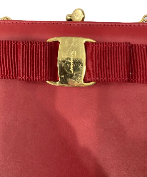 Salvatore Ferragamo（サルヴァトーレ フェラガモ）Salvatore Ferragamo (サルヴァトーレ フェラガモ) ヴァラリボンチェーンショルダーバッグ レッドの古着・服飾アイテム