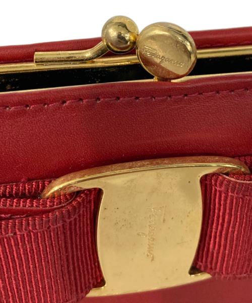 Salvatore Ferragamo（サルヴァトーレ フェラガモ）Salvatore Ferragamo (サルヴァトーレ フェラガモ) ヴァラリボンチェーンショルダーバッグ レッドの古着・服飾アイテム