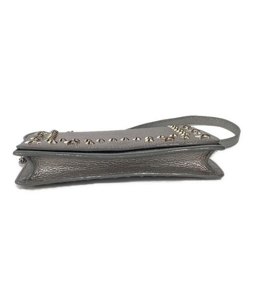 JIMMY CHOO（ジミーチュウ）JIMMY CHOO (ジミーチュウ) スタースタッズ付メタリックソフトグレイニーカーフレザー・ミニバッグ シルバーの古着・服飾アイテム