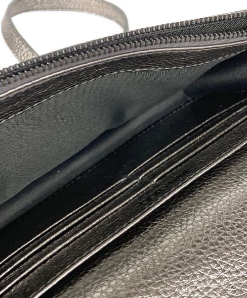 JIMMY CHOO（ジミーチュウ）JIMMY CHOO (ジミーチュウ) スタースタッズ付メタリックソフトグレイニーカーフレザー・ミニバッグ シルバーの古着・服飾アイテム