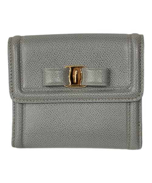 Salvatore Ferragamo（サルヴァトーレ フェラガモ）Salvatore Ferragamo (サルヴァトーレ フェラガモ) ヴァラリボン2つ折り財布 グレーの古着・服飾アイテム