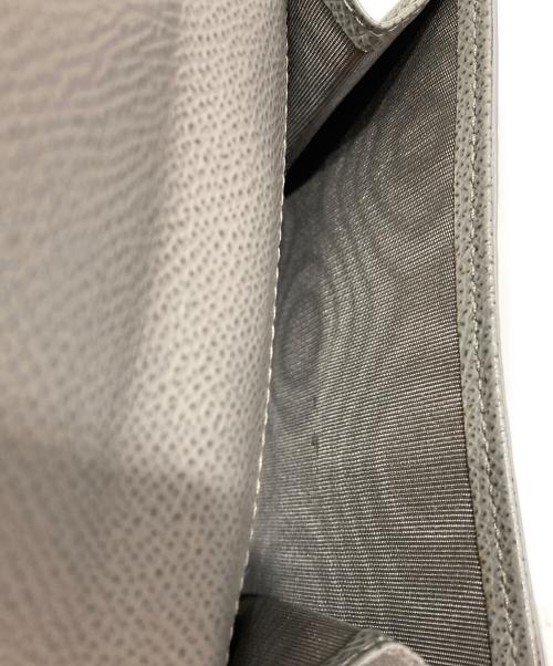 Salvatore Ferragamo（サルヴァトーレ フェラガモ）Salvatore Ferragamo (サルヴァトーレ フェラガモ) ヴァラリボン2つ折り財布 グレーの古着・服飾アイテム