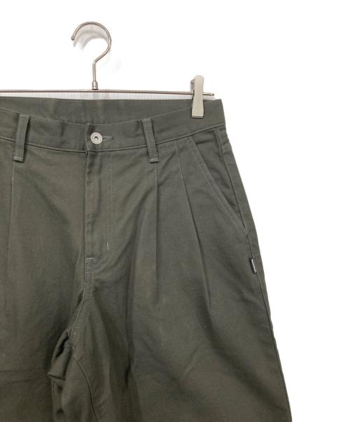 NEIGHBORHOOD（ネイバーフッド）NEIGHBORHOOD (ネイバーフッド) BAGGY SILHOUETTE TWO TUCK PANTS カーキ サイズ:Mの古着・服飾アイテム