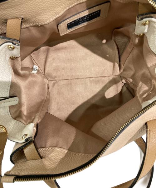 GIANNI CHIARINI（ジャンニ キアリーニ）GIANNI CHIARINI (ジャンニ キアリーニ) ショルダーバッグ ベージュの古着・服飾アイテム