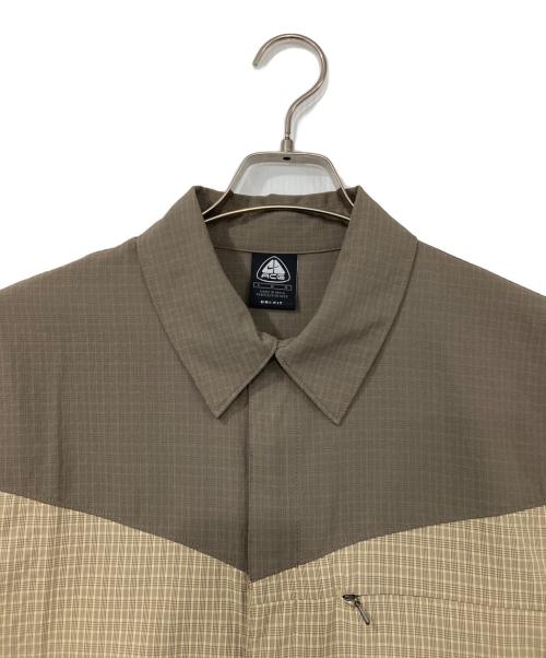 NIKE ACG（ナイキエーシージー）NIKE ACG (ナイキエーシージー) DRYFIT半袖比翼シャツ ベージュ サイズ:Lの古着・服飾アイテム