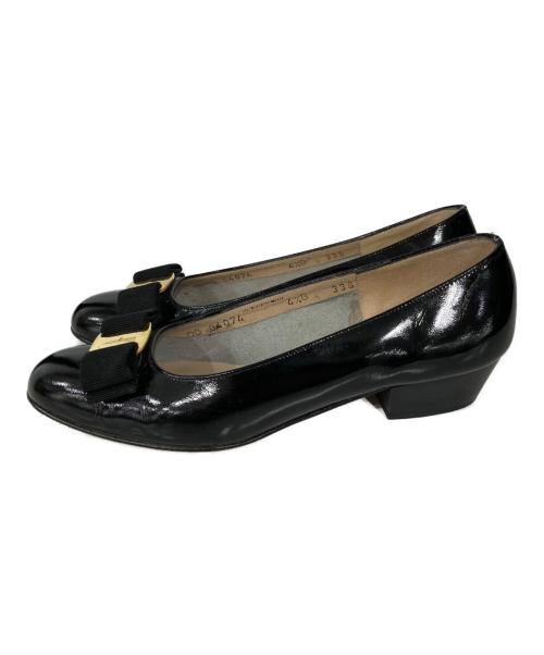 Salvatore Ferragamo（サルヴァトーレ フェラガモ）Salvatore Ferragamo (サルヴァトーレ フェラガモ) ヴァラリボンパンプス ブラック サイズ:4　1/2Bの古着・服飾アイテム